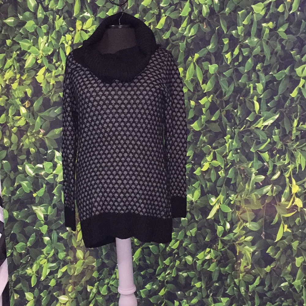 Reitman Med Petite Black and Grey Knit Turtleneck